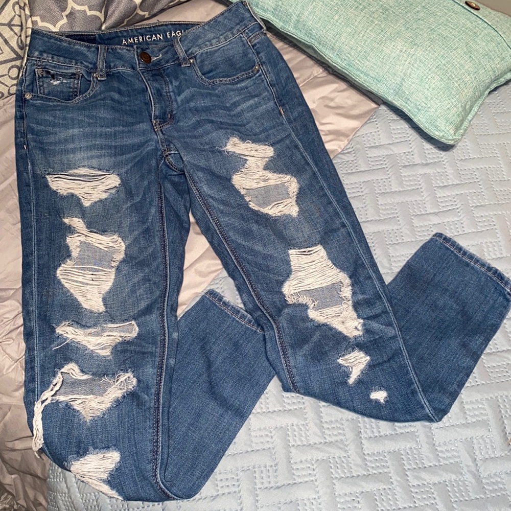 American Eagle Tomgirl medium wash distressed button fly jeans size 0 regular